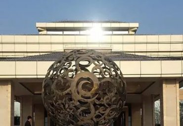 广场不锈钢镂空球雕塑