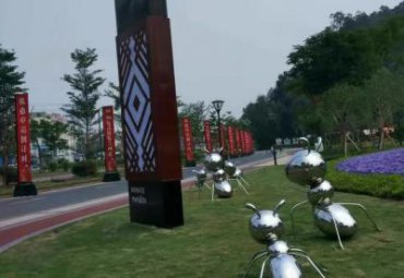 医院草坪不锈钢蚂蚁雕塑