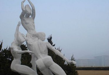 商场不锈钢运动抽象雕塑
