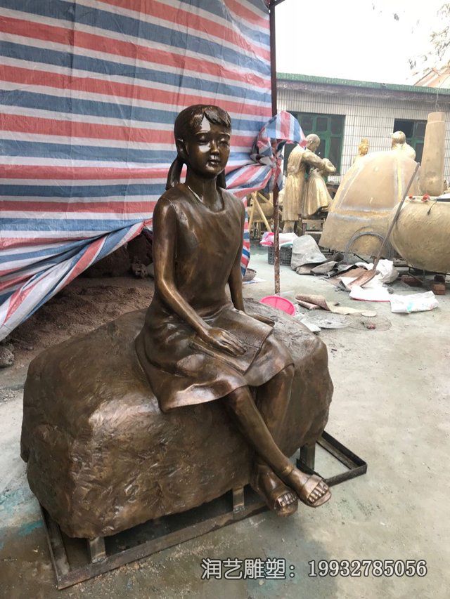 学校看书校园人物铜雕 学校看书校园人物铜雕