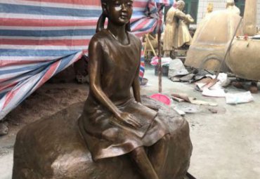 学校看书校园人物铜雕
