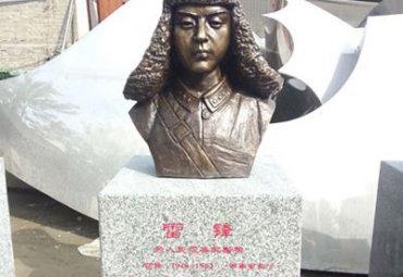 小区雷锋人物铜雕