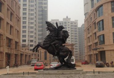 城市骑马人物铜雕