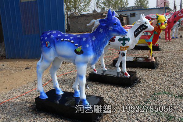公园玻璃钢牛动物雕塑 公园玻璃钢牛动物雕塑