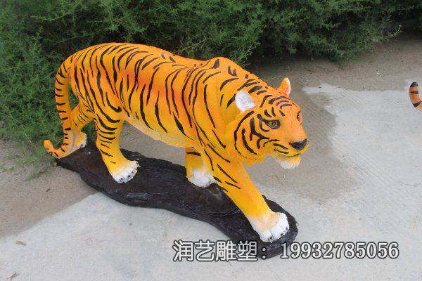 景区玻璃钢老虎动物雕塑 景区玻璃钢老虎动物雕塑