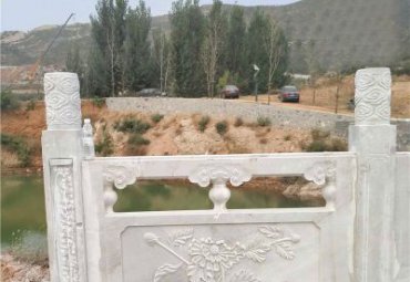 医院荷叶栏板石雕