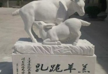 学校羔羊跪乳动物石雕