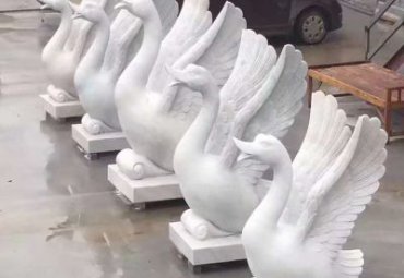 草坪汉白玉天鹅石雕