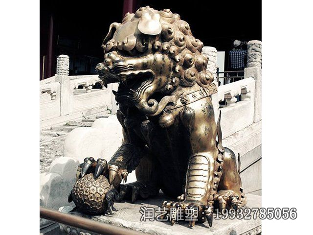 城市踩球狮子动物铜雕 城市踩球狮子动物铜雕