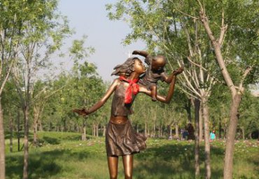 商业街母子人物铜雕