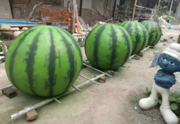 学校玻璃钢西瓜景观雕塑