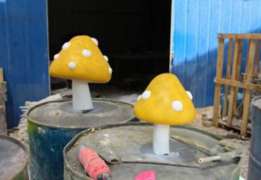 医院玻璃钢蘑菇景观雕塑