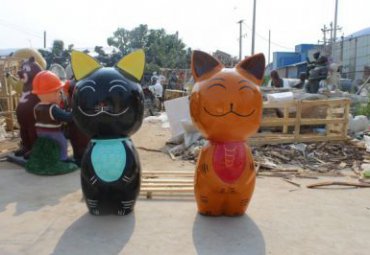 公园玻璃钢猫卡通雕塑
