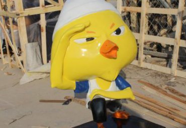 城市玻璃钢鸡动物雕塑