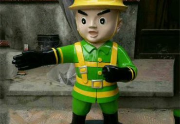 公园玻璃钢消防员卡通雕塑