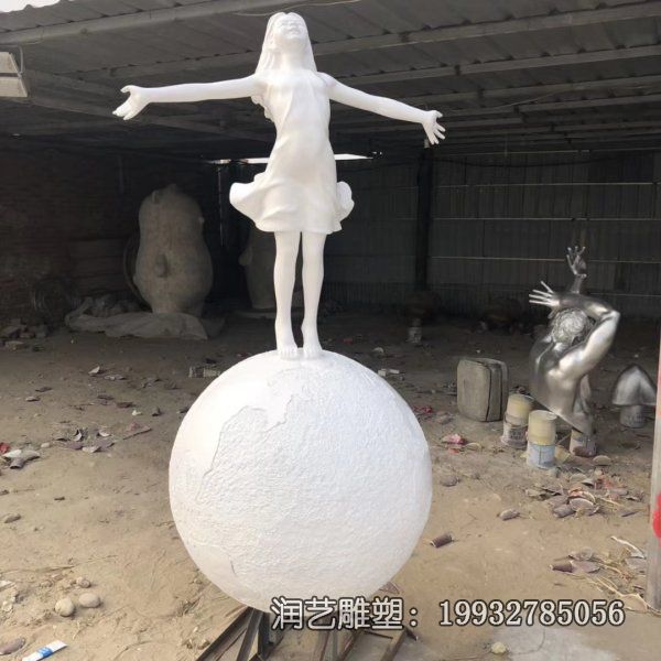 学校玻璃钢拥抱未来抽象人物雕塑 学校玻璃钢拥抱未来抽象人物雕塑