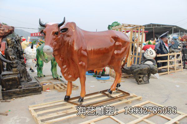 商业街玻璃钢黄牛雕塑 商业街玻璃钢黄牛雕塑