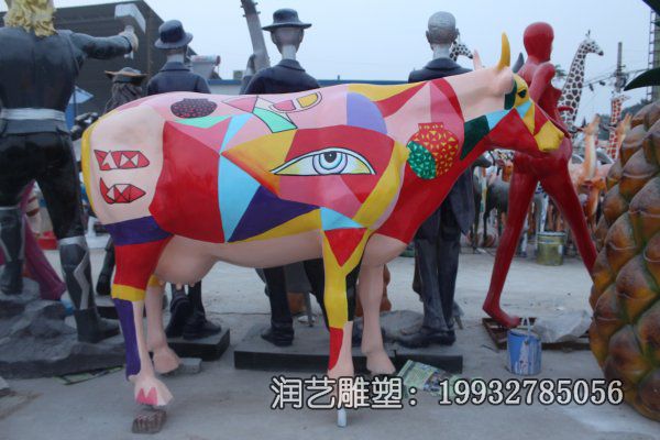 公园玻璃钢彩绘牛动物雕塑 公园玻璃钢彩绘牛动物雕塑