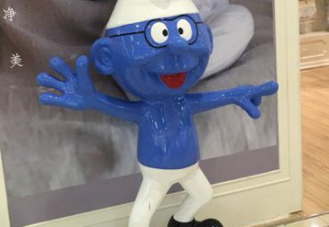 学校玻璃钢蓝精灵卡通雕塑