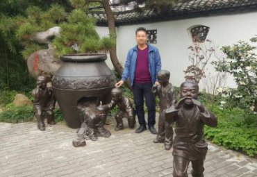 城市司马光砸缸典故人物铜雕