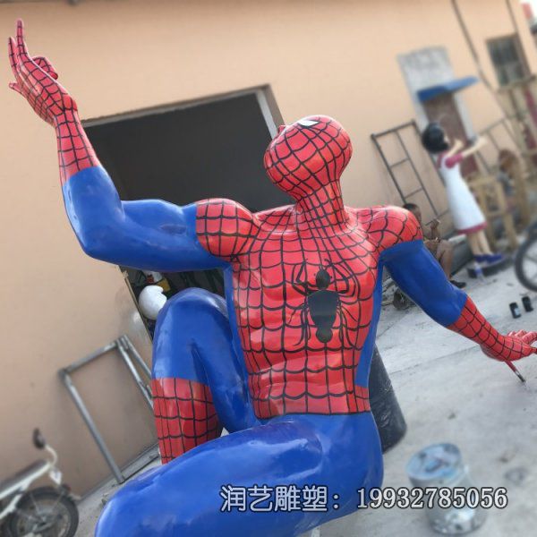 商业街玻璃钢蜘蛛侠卡通雕塑 商业街玻璃钢蜘蛛侠卡通雕塑
