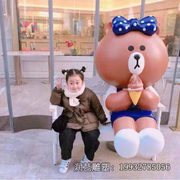 广场玻璃钢布朗熊雕塑 广场玻璃钢布朗熊雕塑