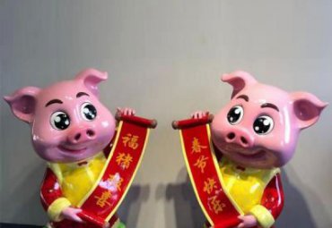 酒店玻璃钢猪卡通雕塑
