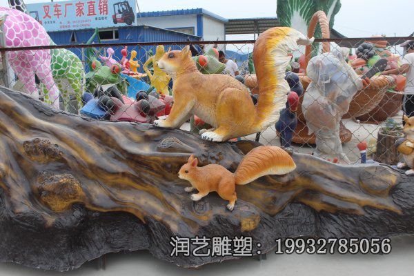 游乐场玻璃钢松鼠雕塑 游乐场玻璃钢松鼠雕塑