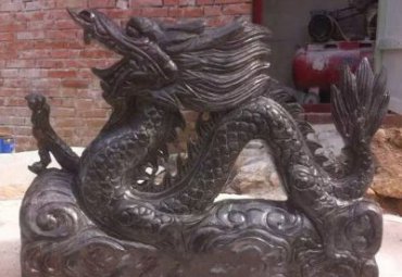 商业街青石龙石雕