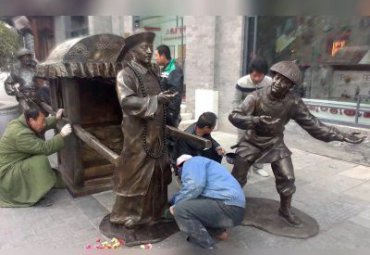 商场民俗人物铜雕