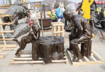 商业街下棋人物铜雕