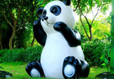 小区玻璃钢熊猫动物雕塑