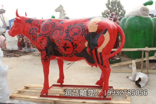 游乐场玻璃钢牛动物雕塑 游乐场玻璃钢牛动物雕塑