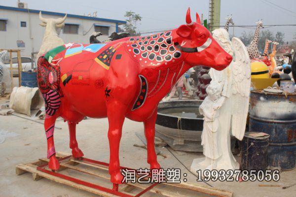 商业街玻璃钢牛动物雕塑 商业街玻璃钢牛动物雕塑