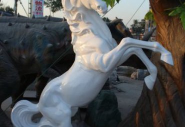 草坪玻璃钢马动物雕塑