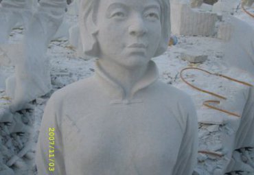 学校刘胡兰校园人物石雕
