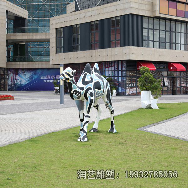小区玻璃钢彩绘骆驼动物雕塑 小区玻璃钢彩绘骆驼动物雕塑