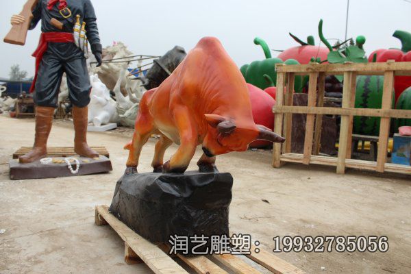 草坪玻璃钢牛动物雕塑 草坪玻璃钢牛动物雕塑