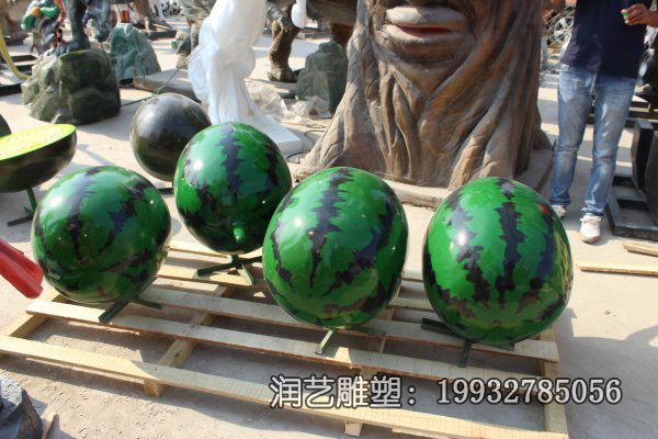 学校玻璃钢西瓜景观雕塑 学校玻璃钢西瓜景观雕塑
