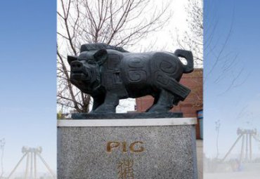 游乐场猪动物铜雕