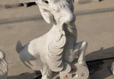 学校羊动物石雕