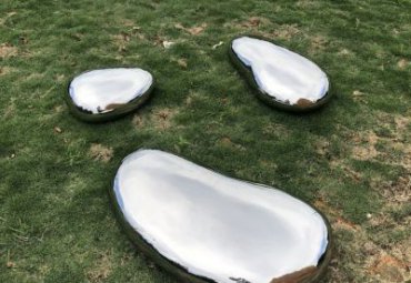 草坪不锈钢鹅卵石景观雕塑