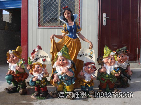 公园玻璃钢小矮人卡通雕塑 公园玻璃钢小矮人卡通雕塑