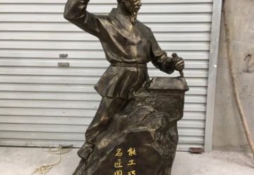企业鲁班人物铜雕