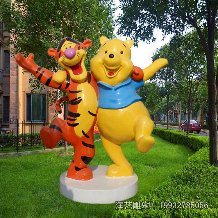商业街玻璃钢小熊维尼雕塑 商业街玻璃钢小熊维尼雕塑