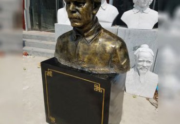 城市白求恩人物铜雕