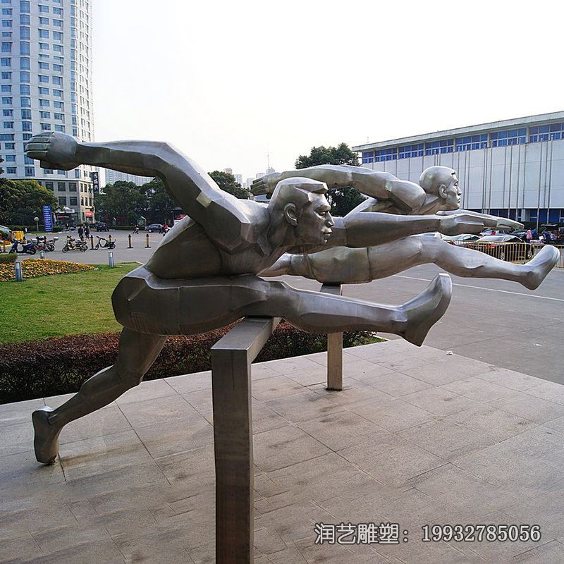 游乐场不锈钢跨栏人物雕塑 游乐场不锈钢跨栏人物雕塑