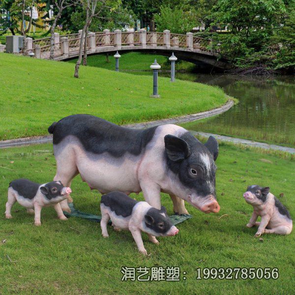 广场玻璃钢猪雕塑 广场玻璃钢猪雕塑