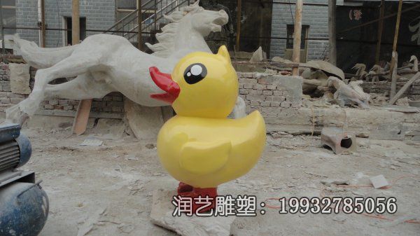商场玻璃钢小黄鸭雕塑 商场玻璃钢小黄鸭雕塑
