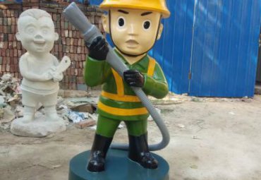 医院玻璃钢消防员雕塑